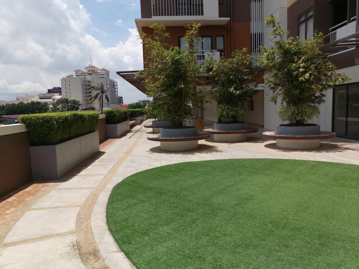 2405 Mabolo Garden Flats Apartment Cebu Exterior foto
